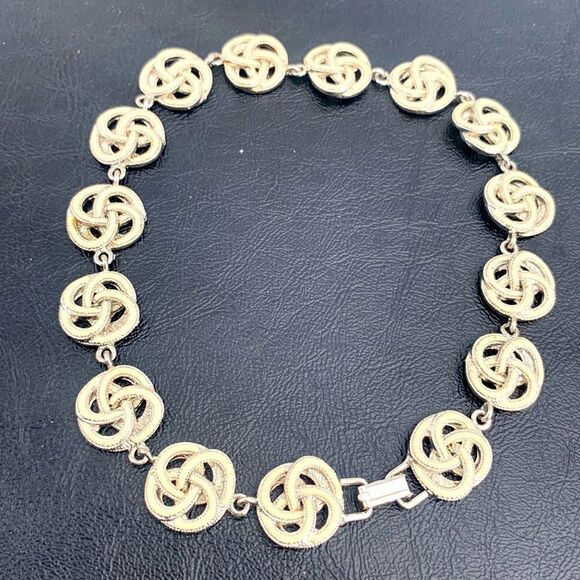 Vintage Eternity Love Knot Necklace – Silver Tone & Enamel Endless Swirl Choker - Picture 6 of 10